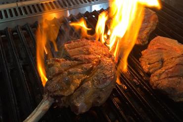 Chọn mức nướng nào để beef steak mềm thơm và không mất nước?