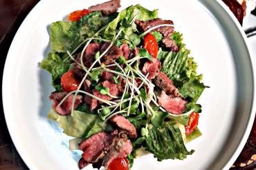 BEEF SALAD WITH PASSION FRUIT SAUCE